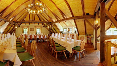 Hubertusstube Innenansicht mit gedeckten Tischen